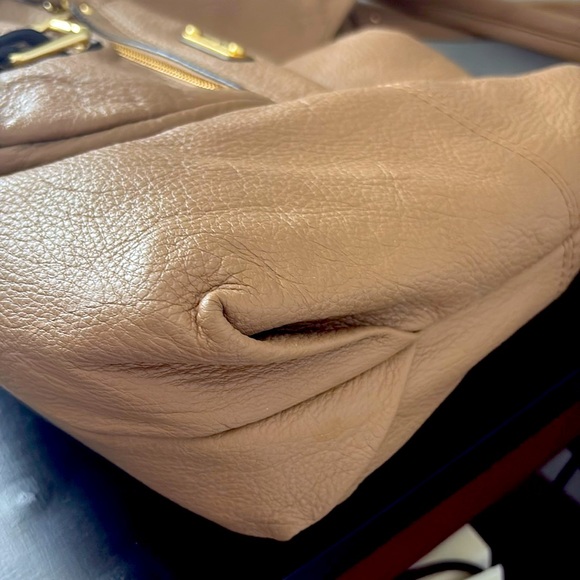 Michael Kors Beige Leather Hobo Bag Purse - Good condition - Picture 5 of 10